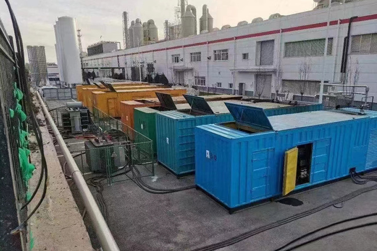 翠峦发电机租赁施工现场